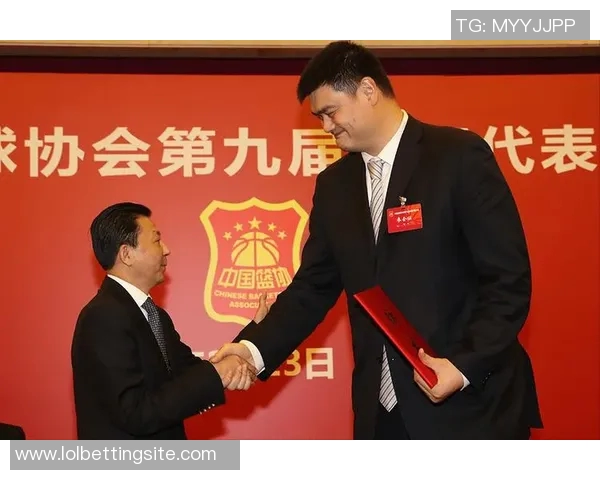 姚明与冯潇霆的传奇对决：篮球与足球的巅峰碰撞与友谊之旅