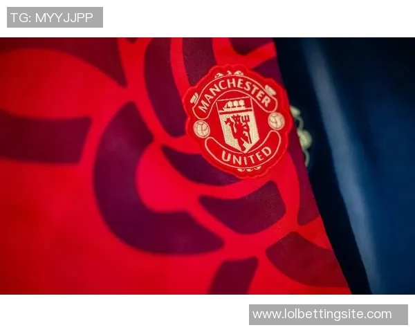 德甲激战：里昂逆转曼联红牌事件引发全场热议与争议