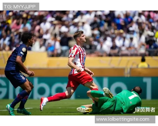 中超赛场惊现逆转大戏巴黎圣日耳曼险胜曼城引发争议判罚热议