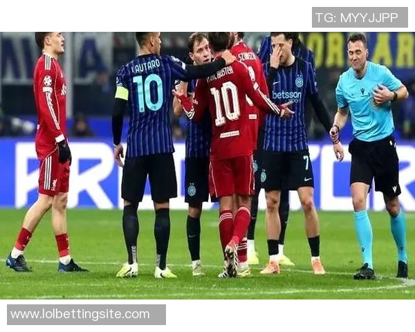 世界杯激战多特蒙德逆转国米帽子戏法引发争议判罚全场沸腾 世界杯激战多特蒙德逆转国米帽子戏法引发争议判罚全场沸腾