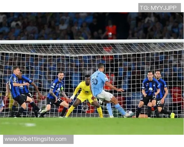 意甲精彩对决曼城大胜里昂神奇扑救引发全场狂欢与转会传闻